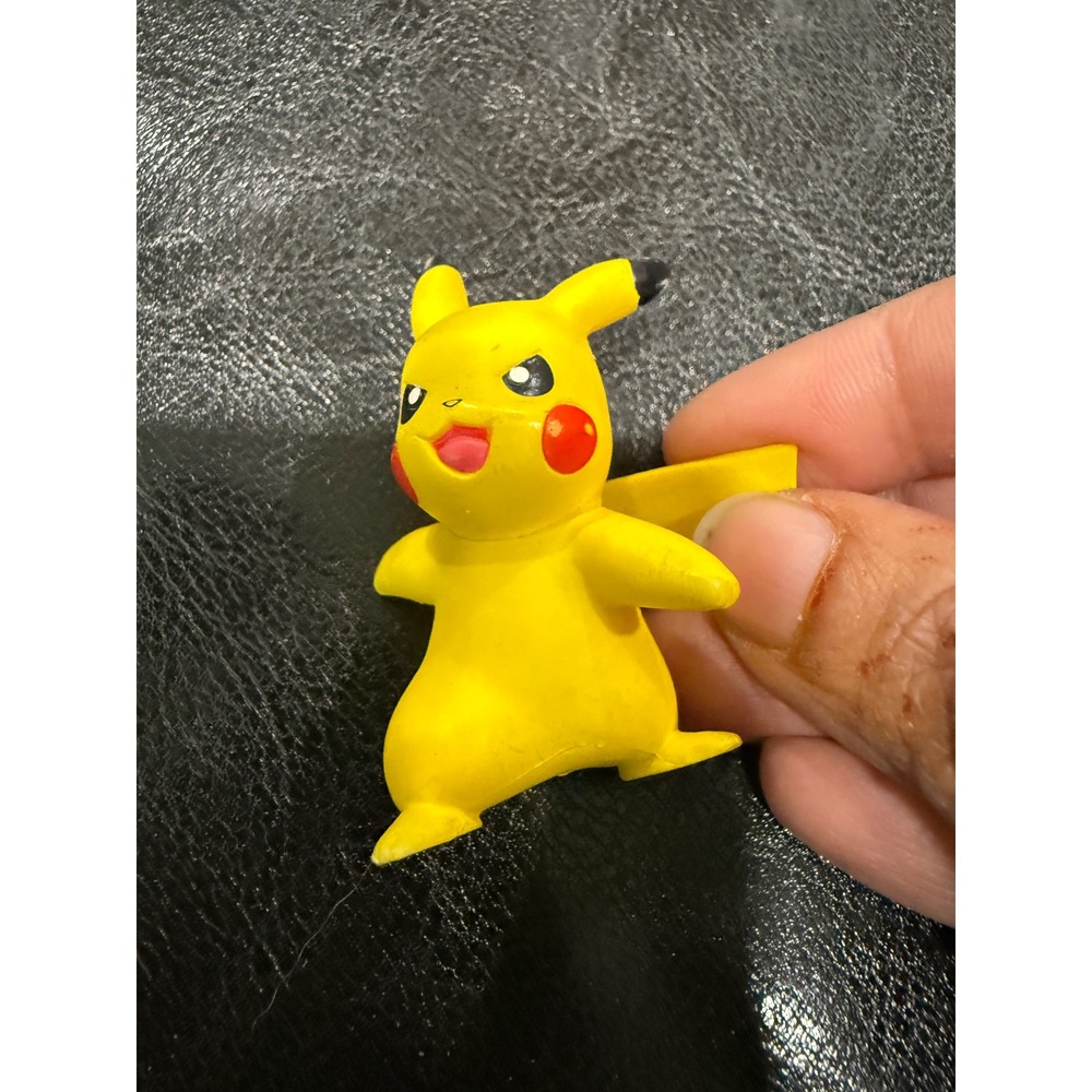 Vintage Nintendo Pokemon Pikachu Mini Figure TOMY Yellow PVC Action Pose Toy